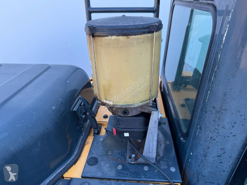 جرافة Hyundai - 360° Camera / Automatic Greasing