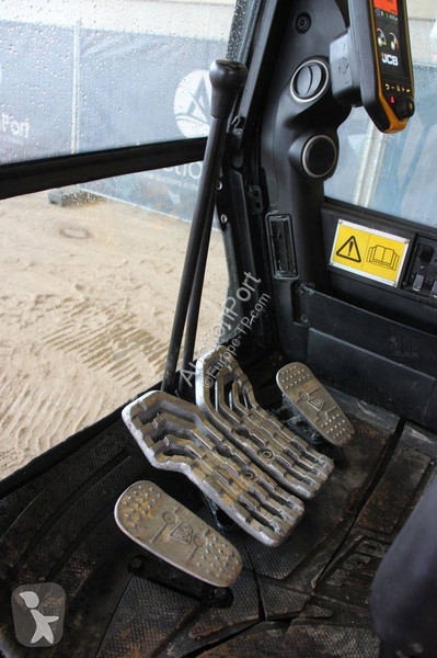Excavator JCB