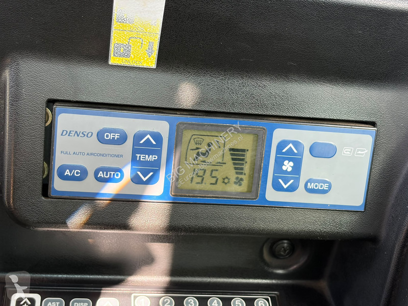 Pelle Takeuchi TB295W-1