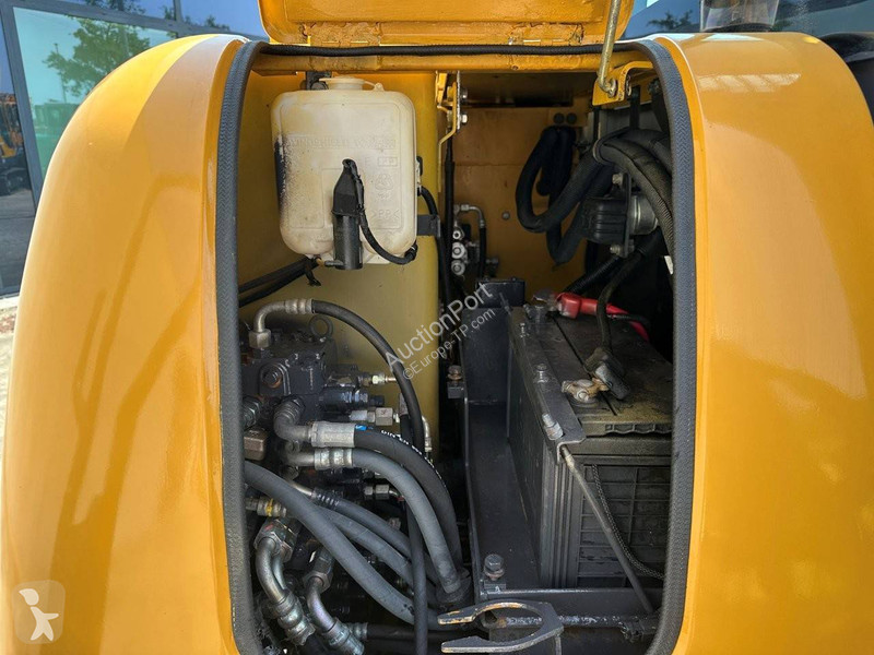 Екскаватор Komatsu 7