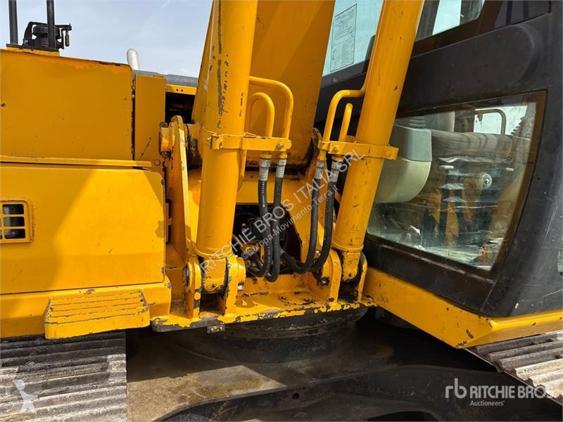 Екскаватор JCB