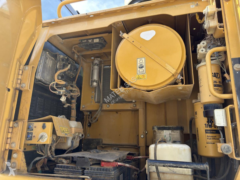 Escavadora Caterpillar