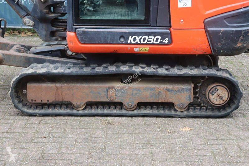 Excavadora Kubota KX030-4