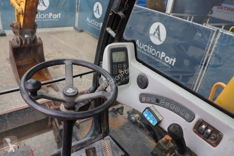 جرافة JCB