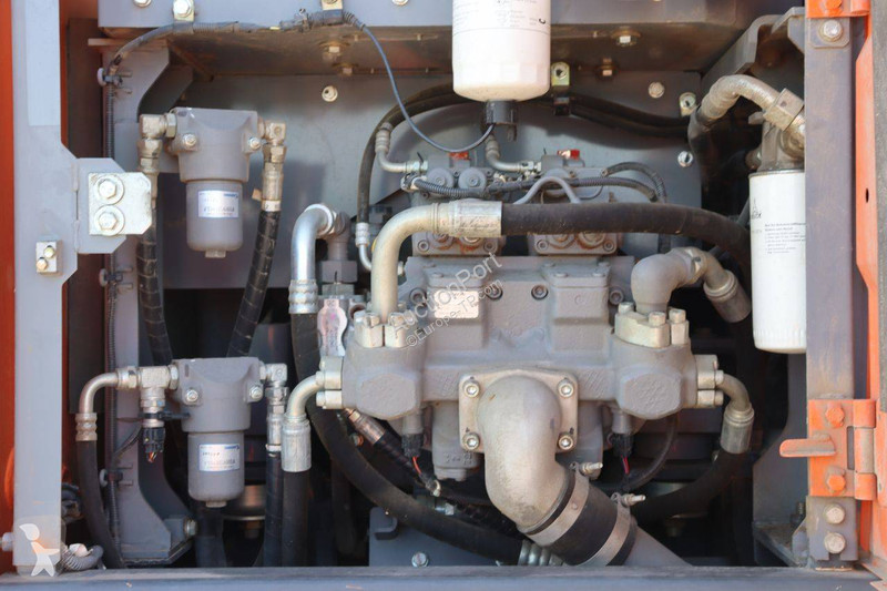 جرافة Hitachi ZX140W-6