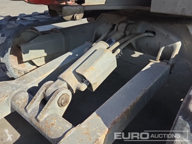 جرافة Volvo ECR25D