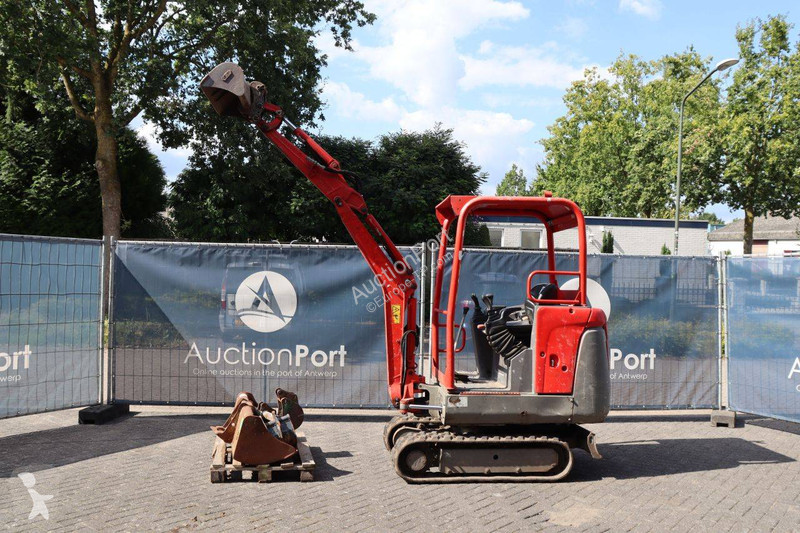 جرافة Volvo EC15D