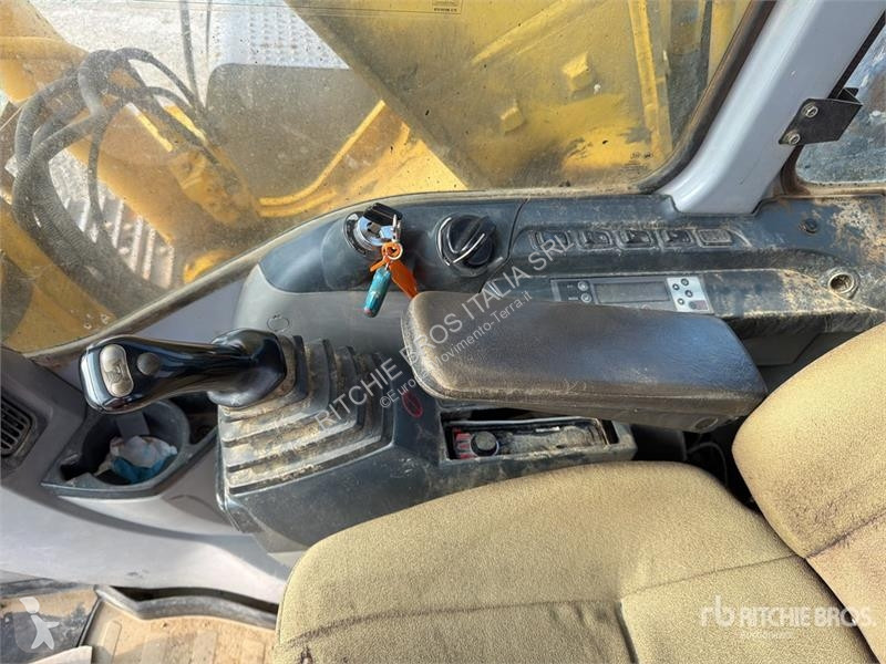 Skovel New Holland Kobelco E215B Tracked Excavator