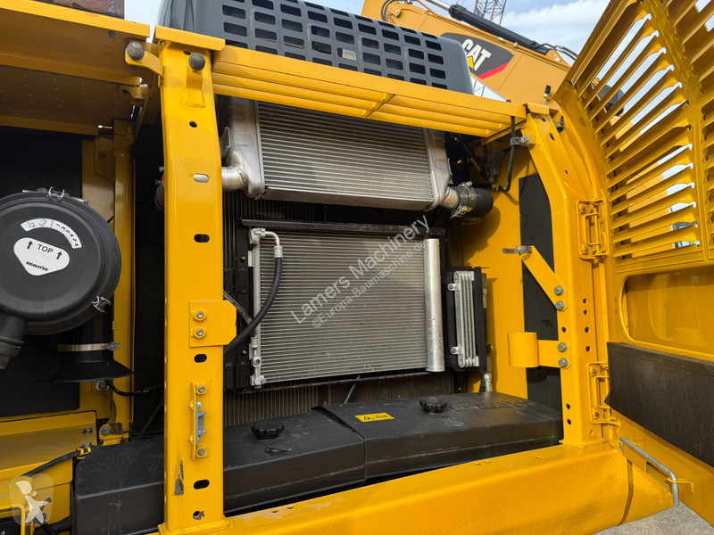 Escavadora Komatsu PC210 LC11