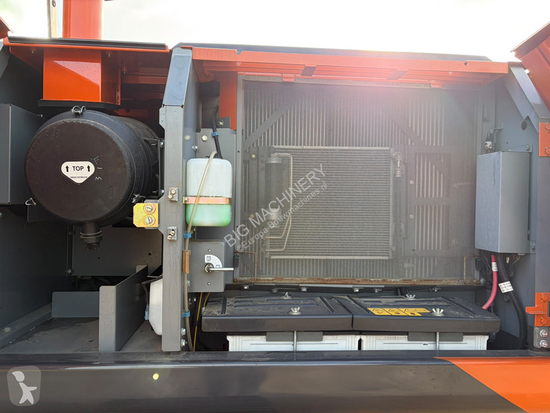 Escavadora Hitachi ZX220LC-5G