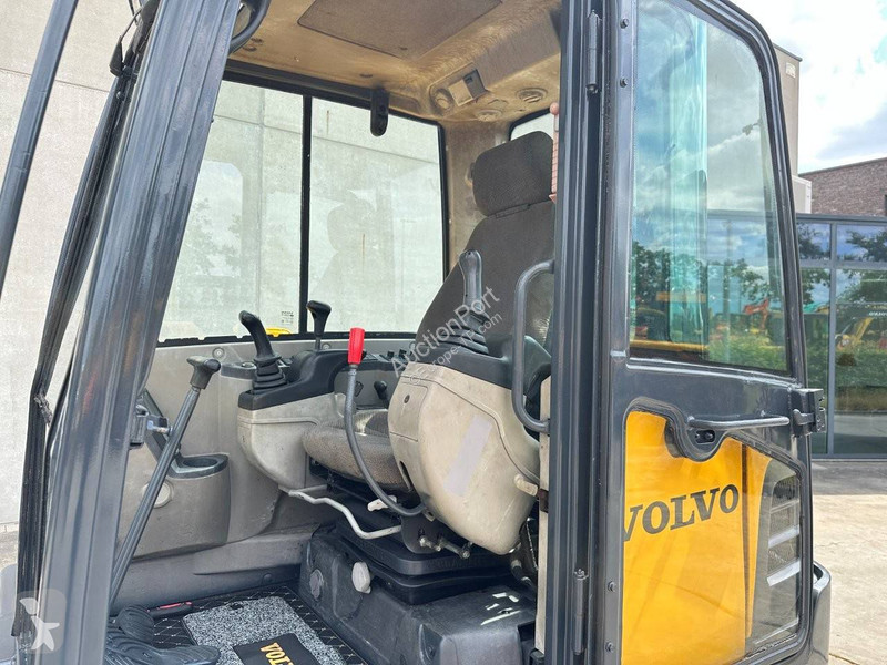 Pelle Volvo EC60C