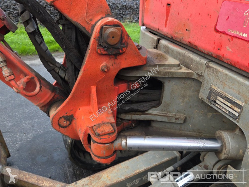 Багер Volvo ECR25D