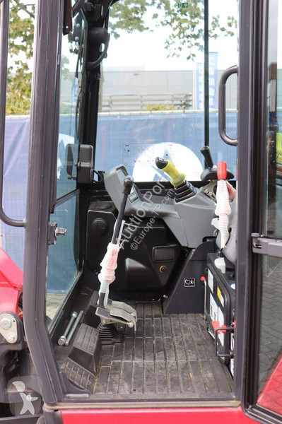 جرافة Yanmar SV22