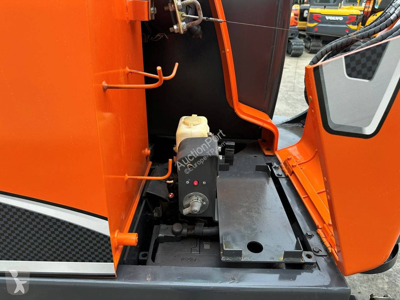 Escavadora Doosan 9C