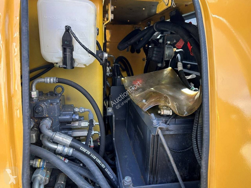 Escavadora Komatsu 7
