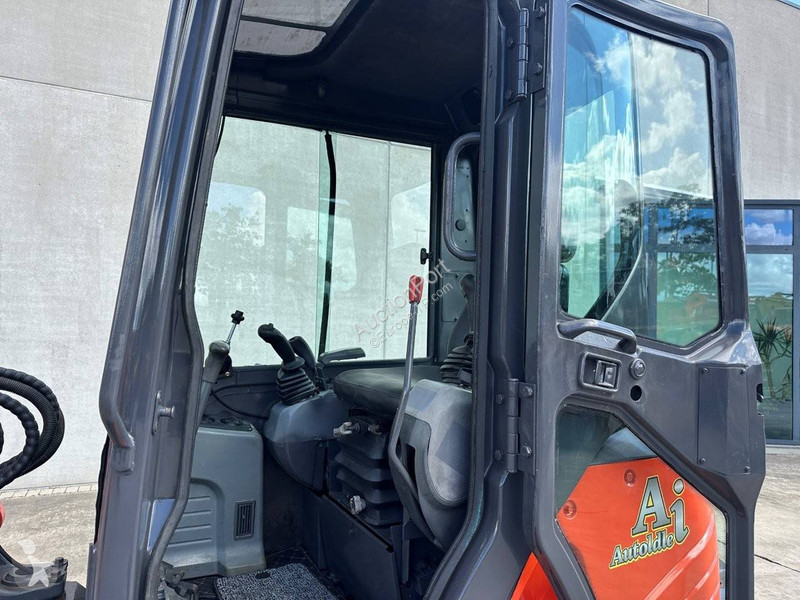 Escavadora Kubota SZ