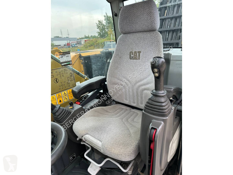Excavator Caterpillar MH3022