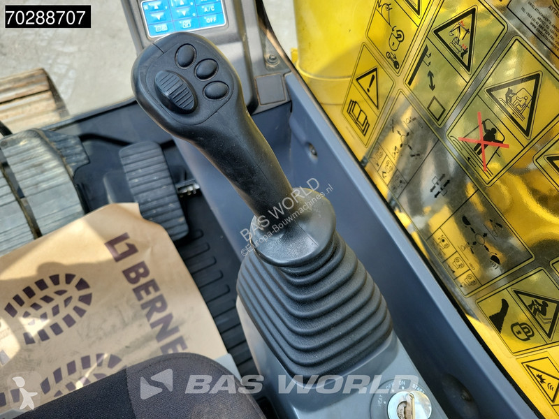 Excavator Komatsu PC210 LC-10