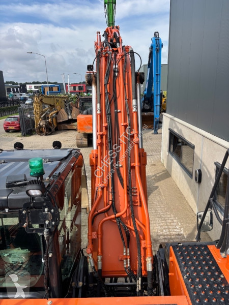 Excavadora Hitachi ZX 210 LC-6 -