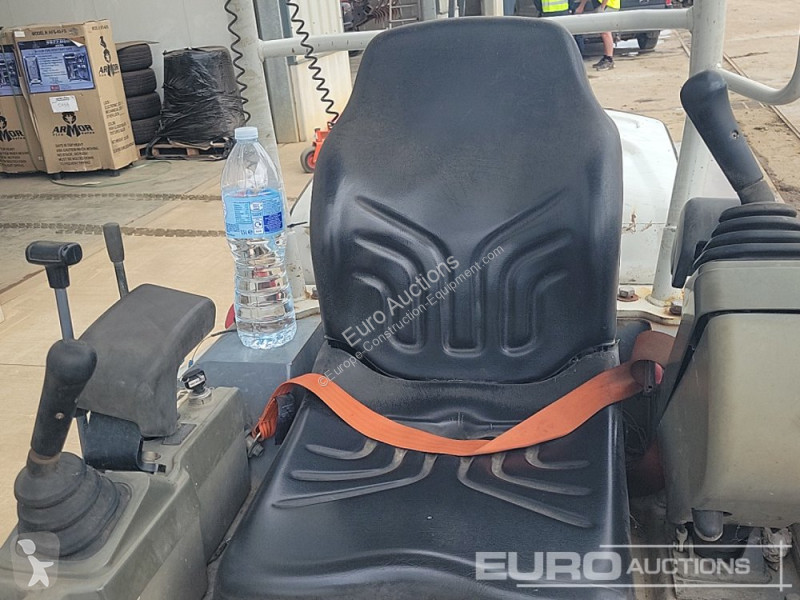 جرافة Takeuchi TB216