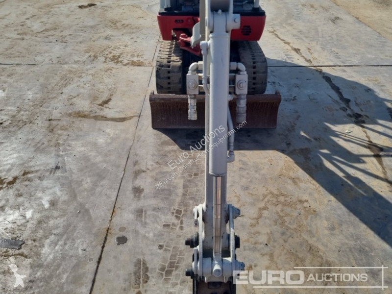 Escavadora Takeuchi TB216