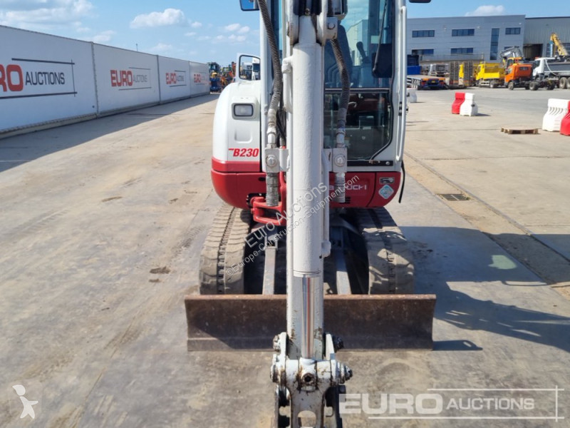 Escavadora Takeuchi 0