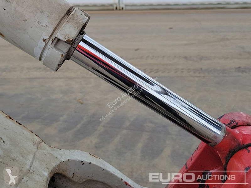 Escavadora Takeuchi TB216