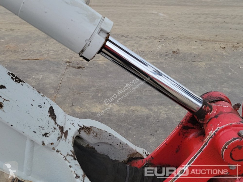 Escavadora Takeuchi TB216