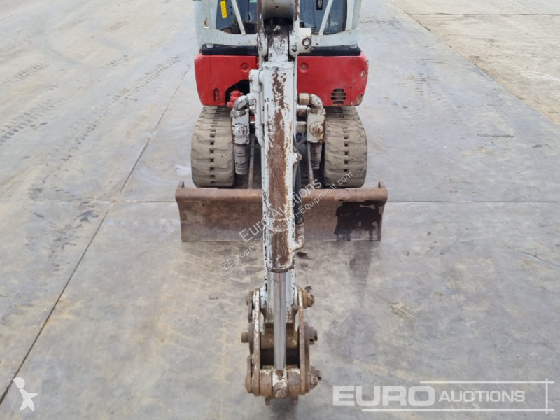 Escavadora Takeuchi TB215
