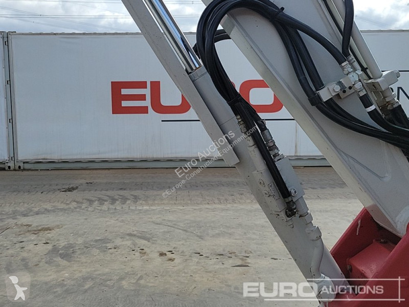 Escavadora Takeuchi 0