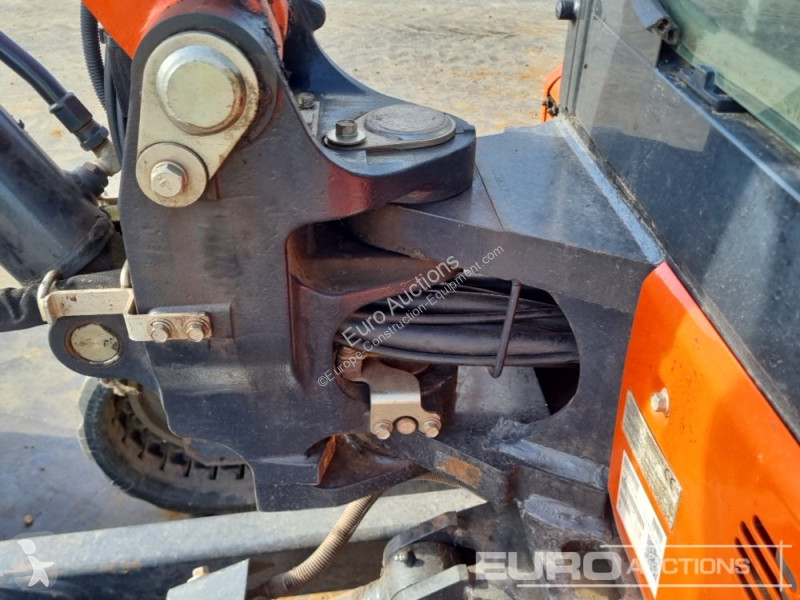 Lopatový nakládač Kubota KX037-4