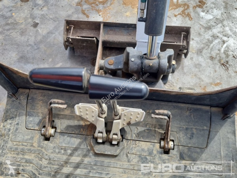 Lopatový nakládač Bobcat E17
