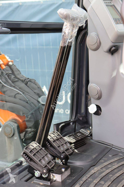 Escavadora Hitachi ZX33U-6 CLR