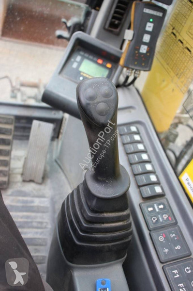 Escavatore New Holland MH5