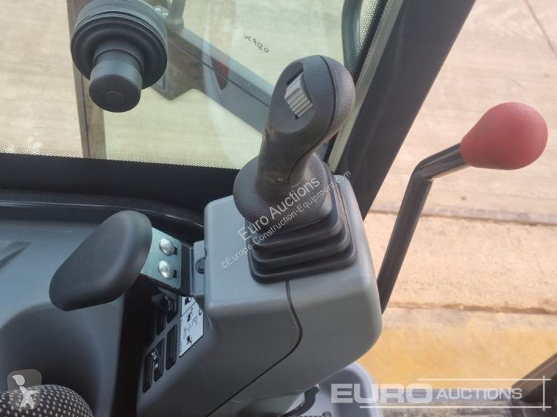 Lopatový nakládač Bobcat E19