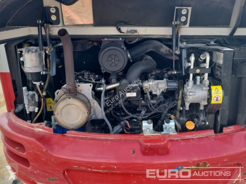 Escavadora Takeuchi TB240