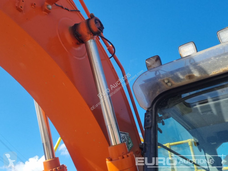 Excavadora Hitachi -7
