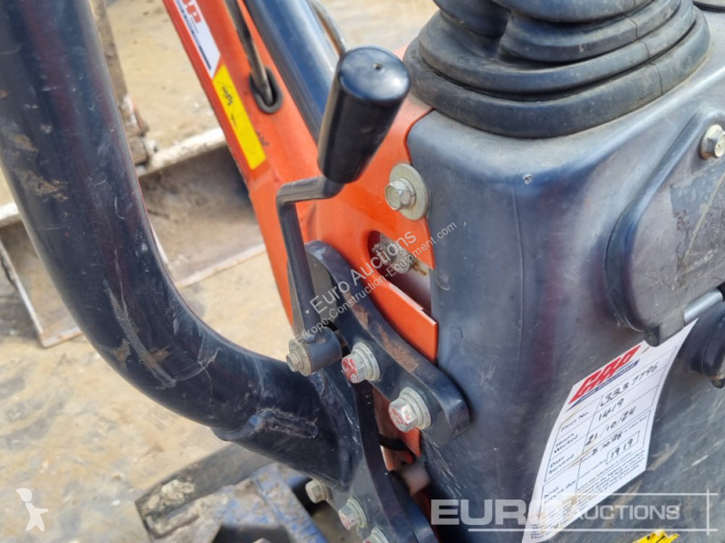 Lopatový nakládač Kubota K008-3