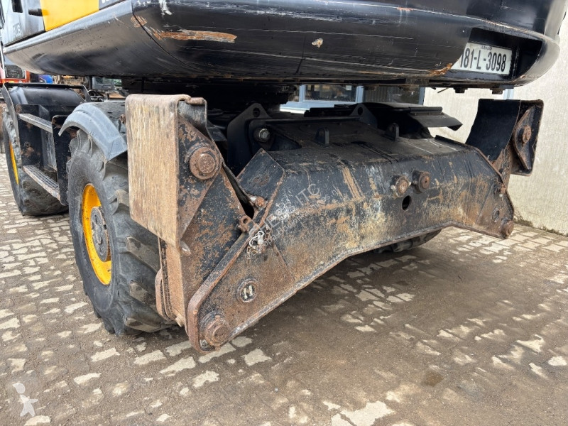 Escavadora JCB