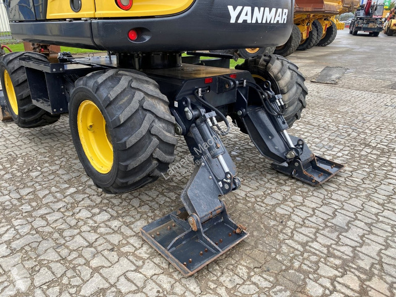 جرافة Yanmar B95w .