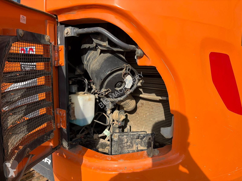 جرافة Doosan 5