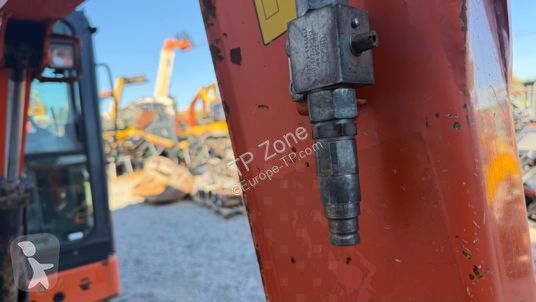 Rýpadlo Hitachi zx26u-5a cr cabine à 22 500 € ht