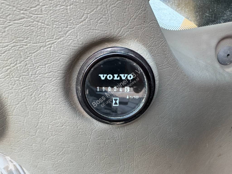 Rýpadlo Volvo L - Triple Boom / Hammer Lines