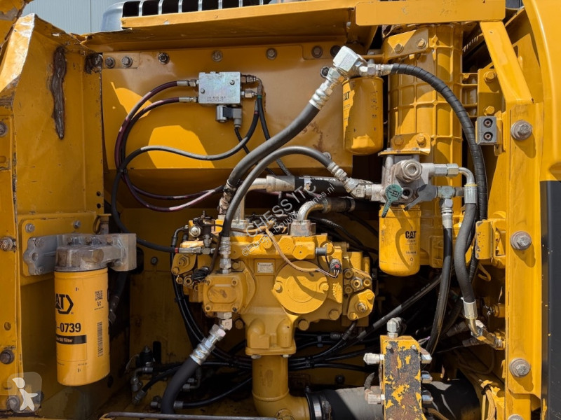Escavatore Caterpillar L