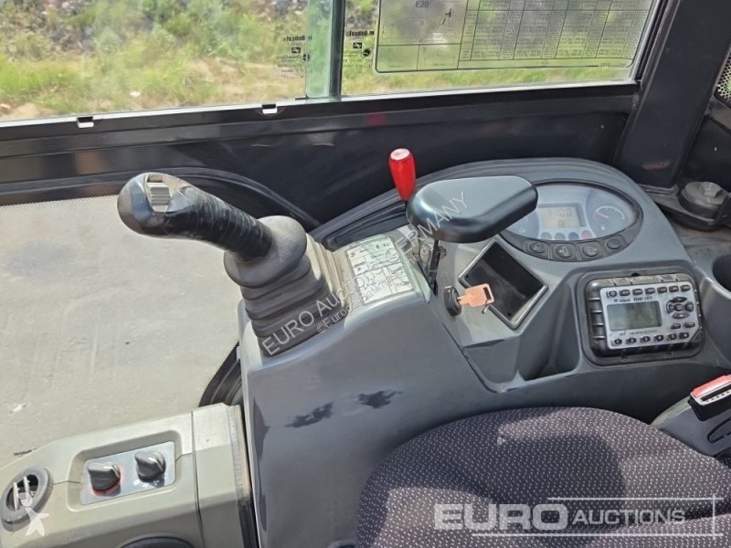 Багер Bobcat E20