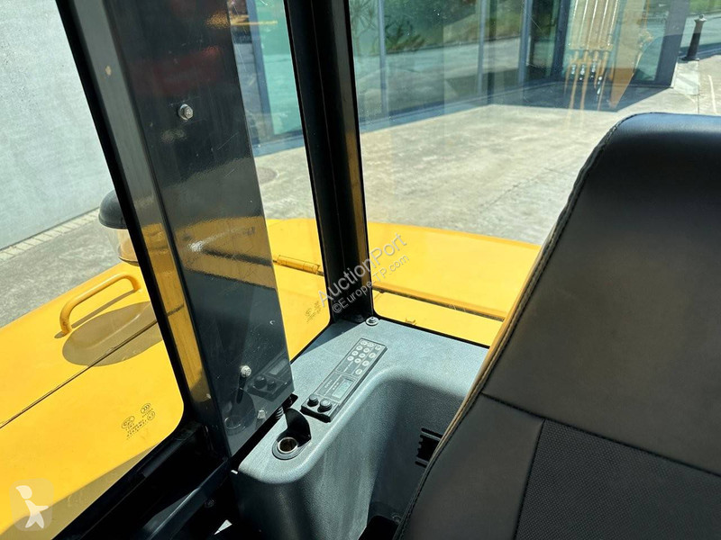 Rýpadlo Komatsu 7