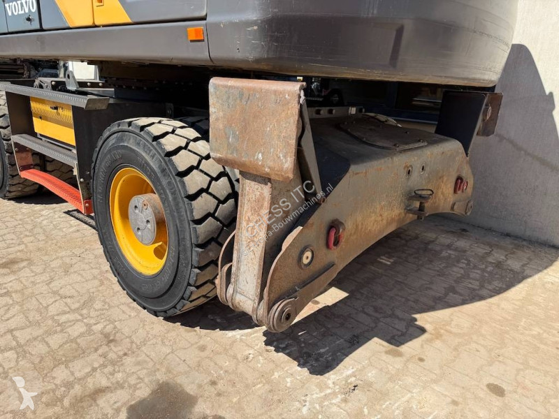 جرافة Volvo 220 E 220 - 180 -