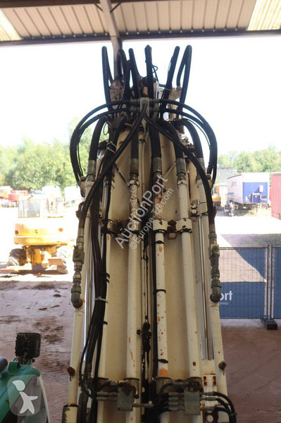 Excavator Hyundai Robex 210LC9