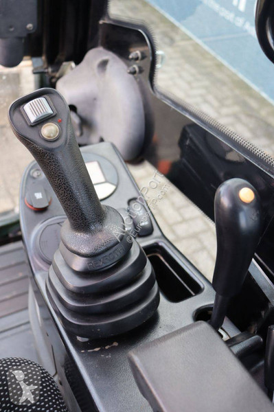 Lopatový nakládač Schaeff TC16