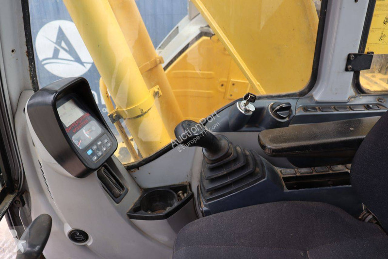 Багер New Holland Kobelco 2